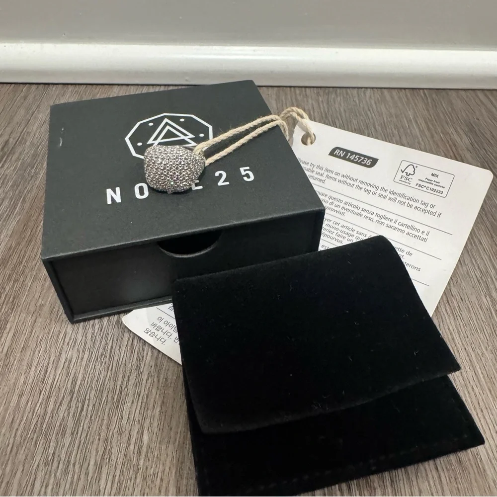 Nove25 Square Signet Brillanti Zircon Ring